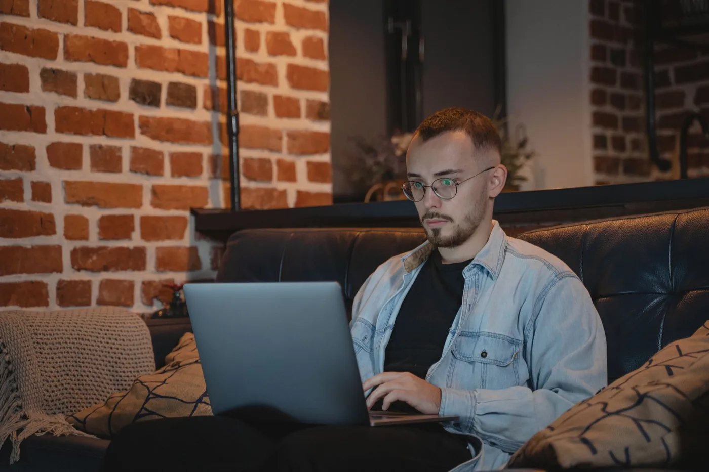 Vedlejší činnost lze provozovat souběžně se zaměstnáním nebo studiem.